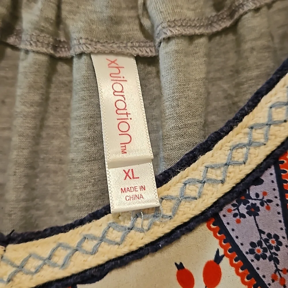 Xhilaration handkerchief style blouse Size XL - Picture 4 of 7